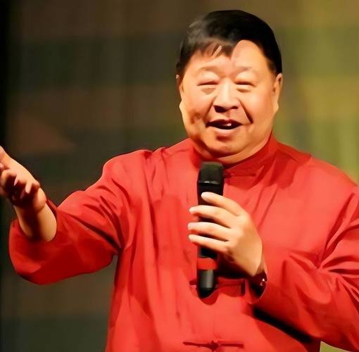 进入专业文艺团体后,刘伟接受系统训练,开始参与更正式的舞台创作