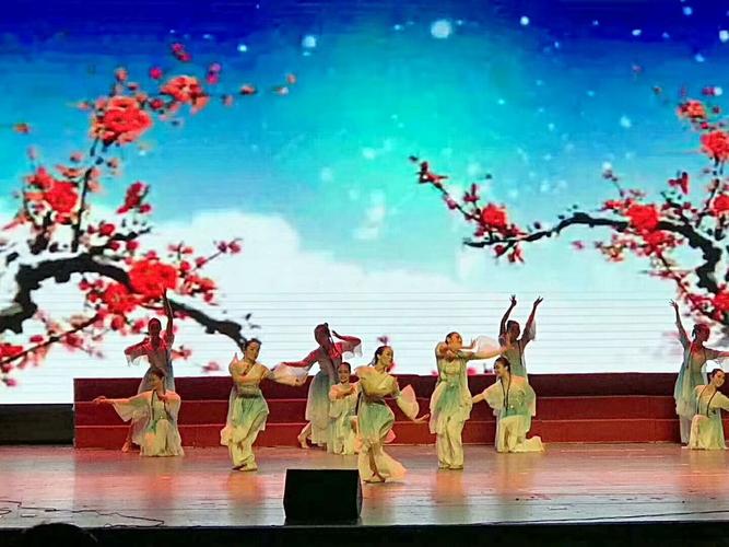 面向的就业岗位主要是文化艺术业的文化创作与表演,群众文化活动,文化